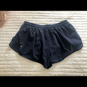 Lululemon Hotty Hot II Shorts 2.5”